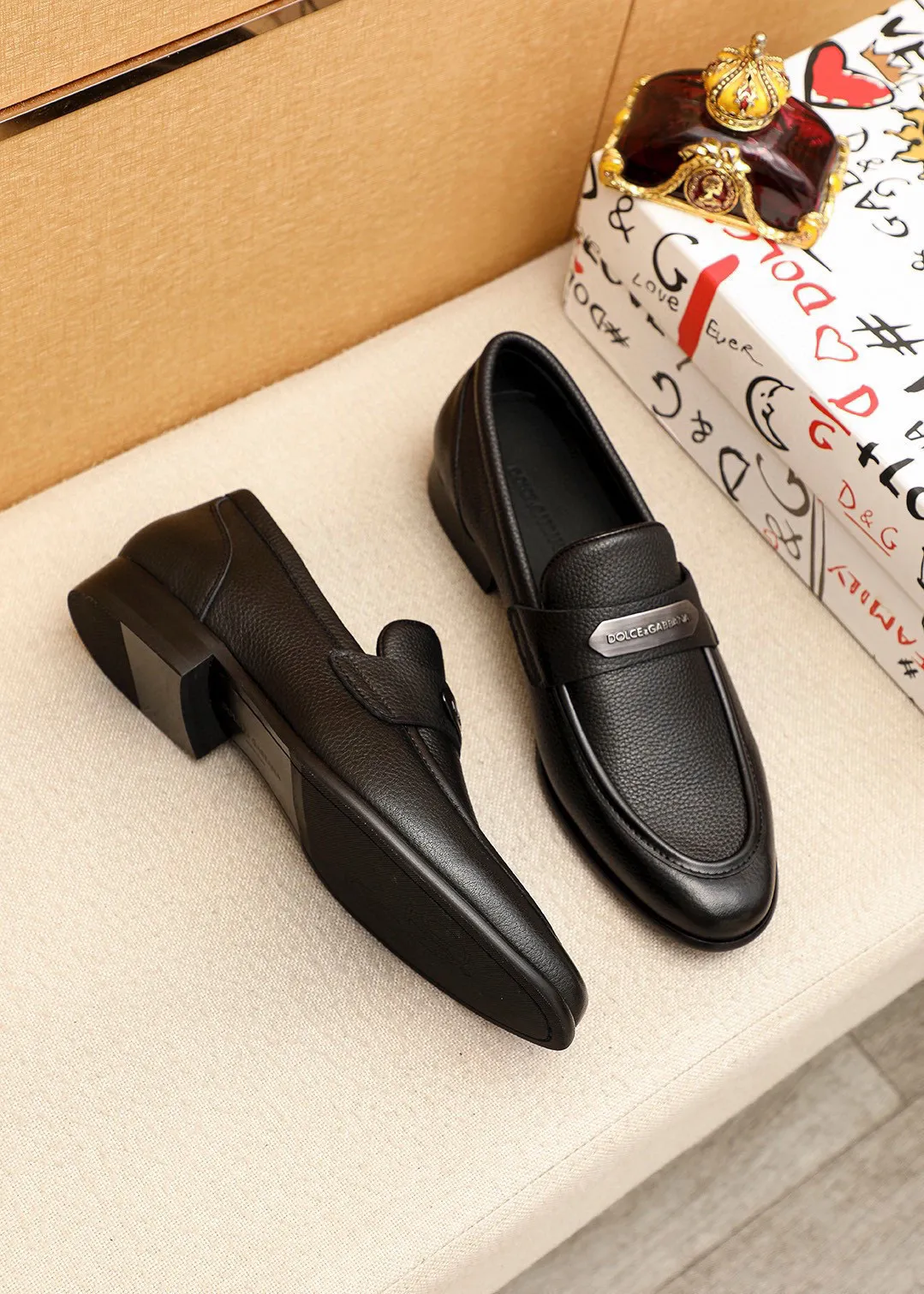 Men's clothing and shoes 💰460 💐DG top quality🔍🔍Men's new leather shoes🚹Sold simultaneously at counters⚠The uppers are imported open-edge beaded cowhide leather uppers from Italy, fully imported cowhide leather lining + classic hardware buckles, completely 1⃣️to 1⃣️reproduction🇮🇹💪💪, ⚠ Sole: The original sole is specially provided by the original factory. The exclusive movable molded sole is super comfortable. ⚠The original factory follows the order, 🔍🔍high quality, you can enter and exit the counter at will, welcome to compare⚠Size: 38-44 (45.46🉑️Customized)